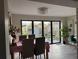 Oxford Villa - 4 Bedrooms 5 Beds Sleep 8