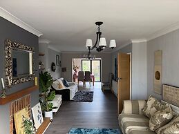 Oxford Villa - 4 Bedrooms 5 Beds Sleep 8