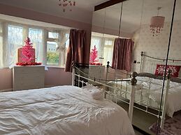 Oxford Villa - 4 Bedrooms 5 Beds Sleep 8