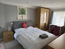 Oxford Villa - 4 Bedrooms 5 Beds Sleep 8