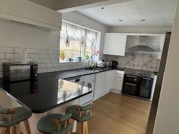 Oxford Villa - 4 Bedrooms 5 Beds Sleep 8