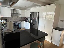 Oxford Villa - 4 Bedrooms 5 Beds Sleep 8