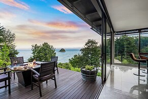 Cozy Suite - Ocean View & Private Beach