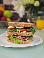 Cozy Suite - Ocean View & Private Beach