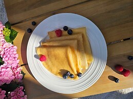 Cozy Suite - Ocean View & Private Beach