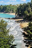 Cozy Suite - Ocean View & Private Beach