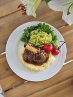 Cozy Suite - Ocean View & Private Beach