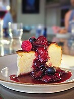 Cozy Suite - Ocean View & Private Beach