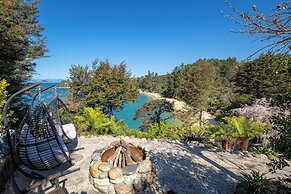 Cozy Suite - Ocean View & Private Beach