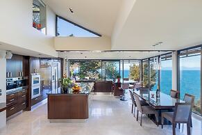 Cozy Suite - Ocean View & Private Beach