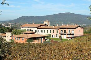 Apartment in Iseo With Swimming Pool