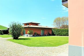 Apartment in Iseo With Swimming Pool