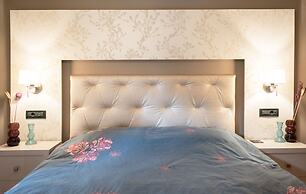 Designer s Apartment in Galatsi Area