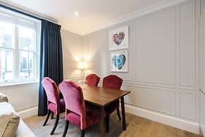 Buckingham & Lloyds Knightsbridge