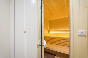 Buckingham & Lloyds Knightsbridge