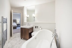 Buckingham & Lloyds Knightsbridge