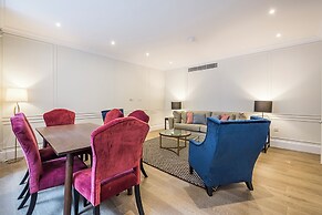 Buckingham & Lloyds Knightsbridge