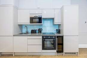 Buckingham & Lloyds Knightsbridge