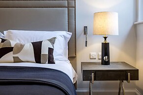 Buckingham & Lloyds Knightsbridge