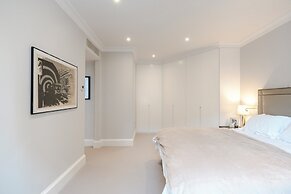 Buckingham & Lloyds Knightsbridge