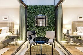 Buckingham & Lloyds Knightsbridge