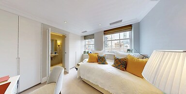 Buckingham & Lloyds Knightsbridge