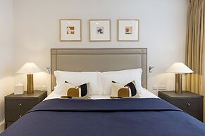Buckingham & Lloyds Knightsbridge