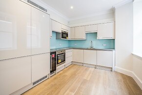 Buckingham & Lloyds Knightsbridge