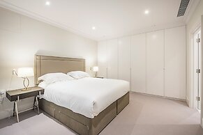 Buckingham & Lloyds Knightsbridge