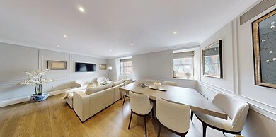 Buckingham & Lloyds Knightsbridge