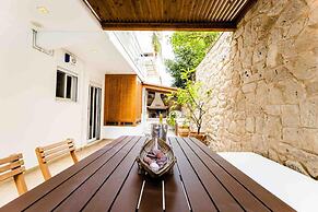 The Garden House at Alimos