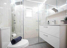 Alkuoni lux Flat at P Faliro