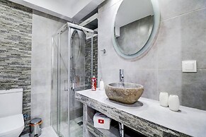 Purple- Lux Studio 2 From Metro Petralona