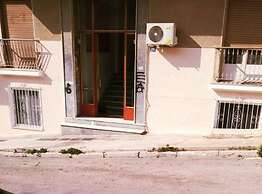 Purple- Lux Studio 2 From Metro Petralona