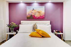 Purple- Lux Studio 2 From Metro Petralona