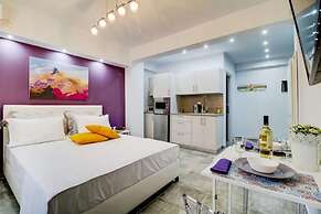 Purple- Lux Studio 2 From Metro Petralona