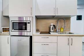 Purple- Lux Studio 2 From Metro Petralona