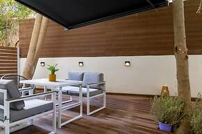 Backyard Modern House Nea Smyrni