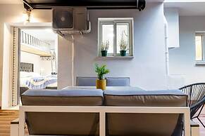 Backyard Modern House Nea Smyrni