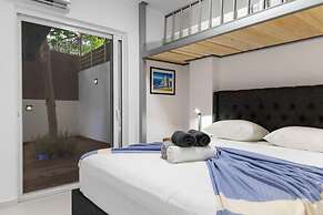 Backyard Modern House Nea Smyrni