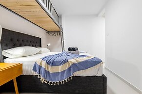 Backyard Modern House Nea Smyrni