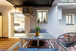 Backyard Modern House Nea Smyrni