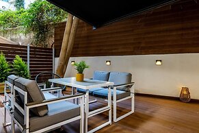 Backyard Modern House Nea Smyrni