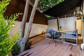 Backyard Modern House Nea Smyrni