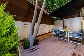 Backyard Modern House Nea Smyrni