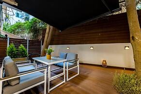 Backyard Modern House Nea Smyrni