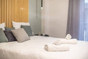 Central Athens Jewel