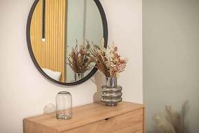 Central Athens Jewel