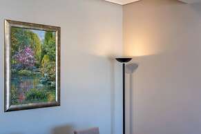 Petralona Dazzling top Floor 2BD AP