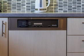 Petralona Dazzling top Floor 2BD AP